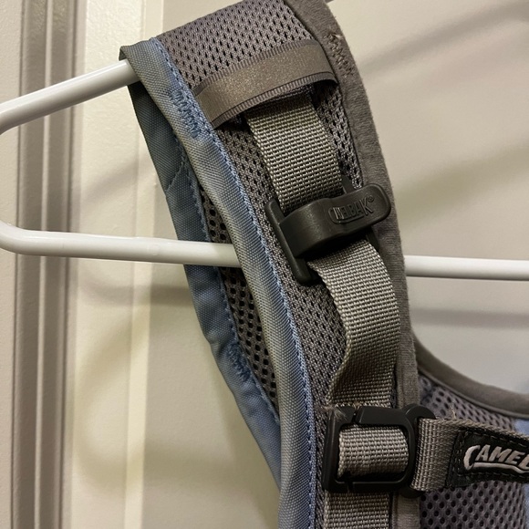 Camelbak Hiking Hydration Pack - Picture 3 of 7